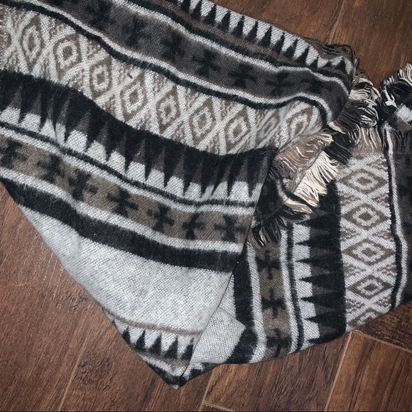 Bundle of Scarves - Picture 8 of 12